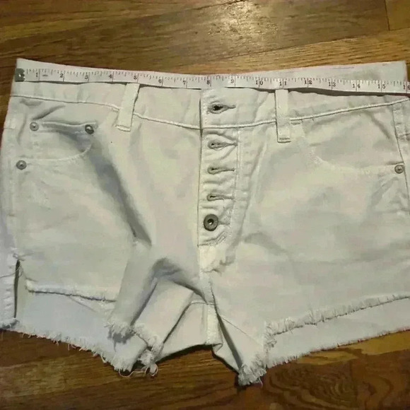 Free People White‎ Frayed Denim Shorts, Size 26 - Picture 6 of 8